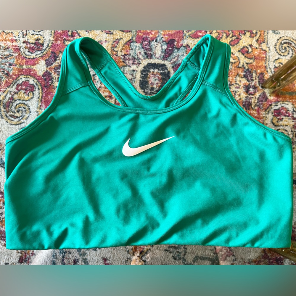 💄NWOT Nike Swoosh DryFit Sports Bra